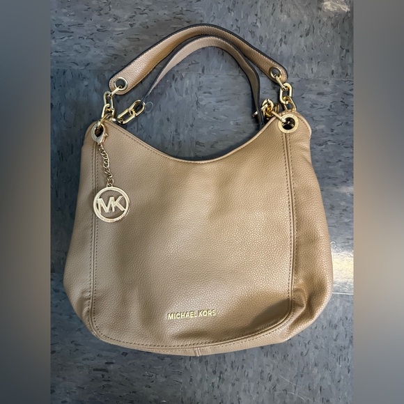 🔥Michael Kors Tan Leather Shoulder Bag for Spring with 3 Compartments - Picture 3 of 10